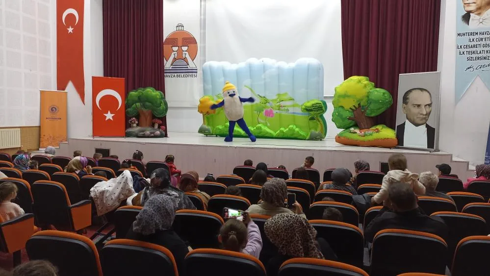 Samsun'da "Kaptan Pengu ve Arkadaşları" çocuklarla buluştu