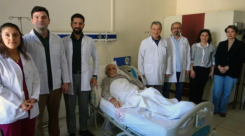 İdrarında kan gördü, hastaneye gitti! Doktorlar şaşkına döndü