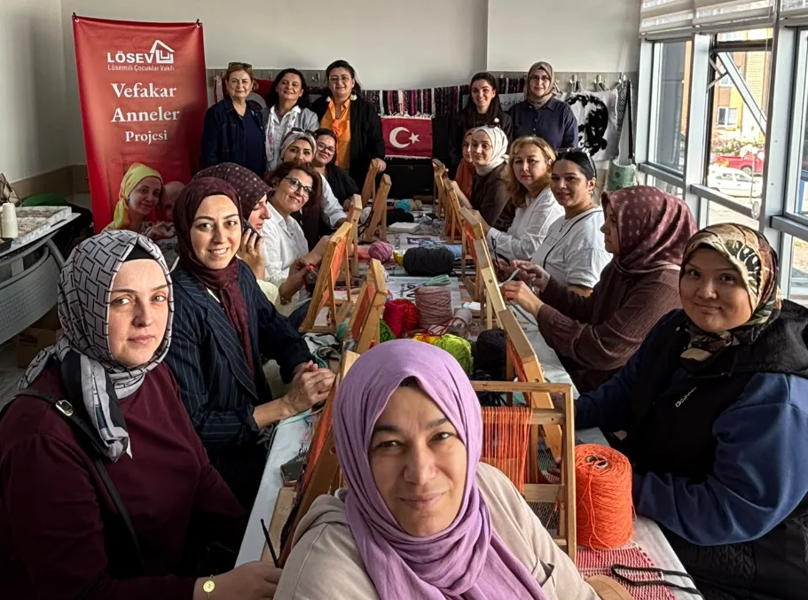 Samsun'da kanserle mücadele eden çocukların annelerine LÖSEV'den moral desteği