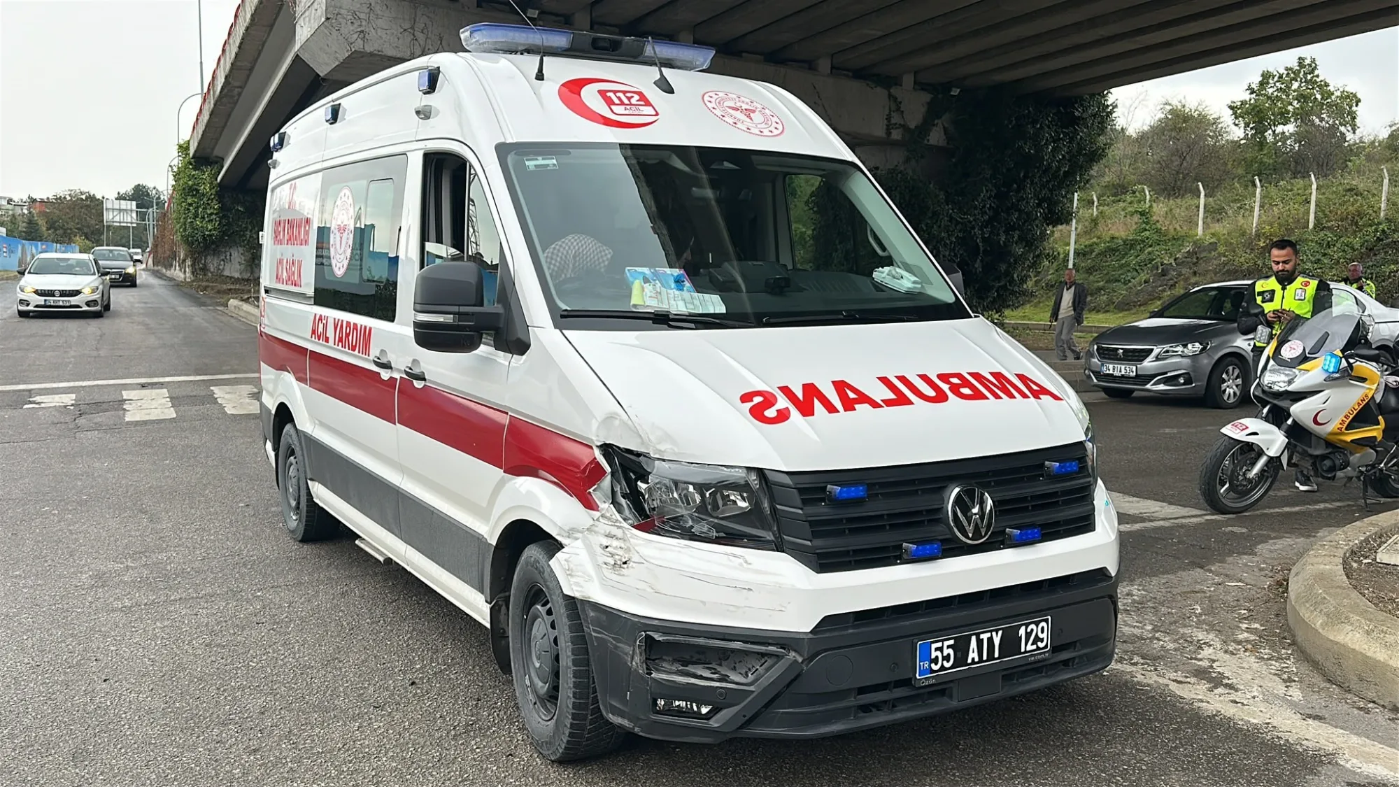 Samsun'da ambulans ile yolcu minibüsü çarpıştı