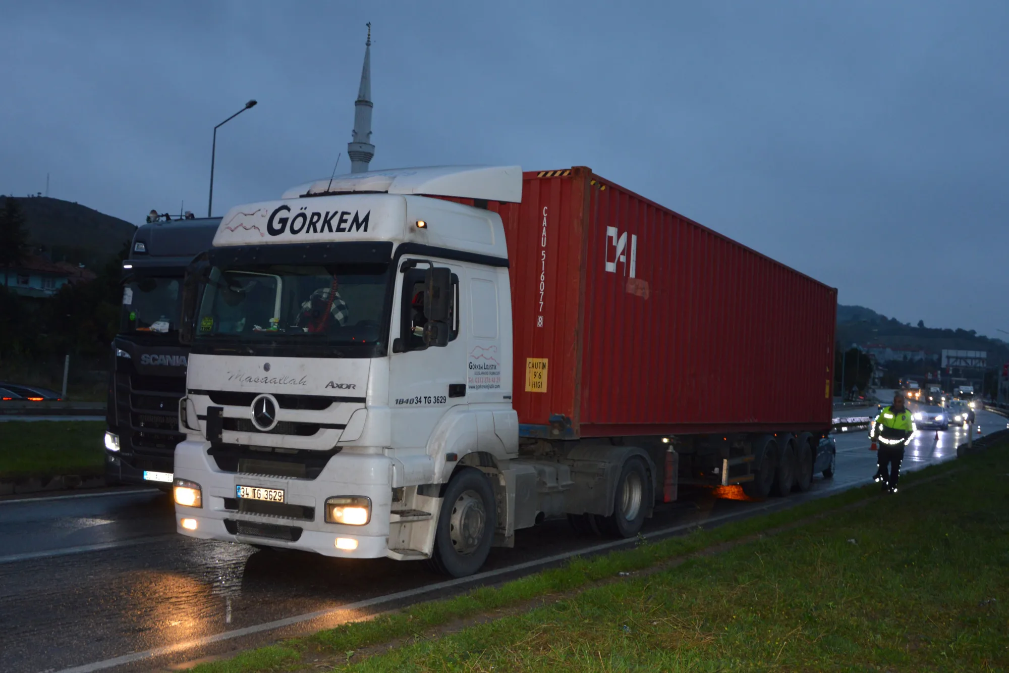 Samsun’da tırla çarpışan otomobildeki 2 kişi yaralandı