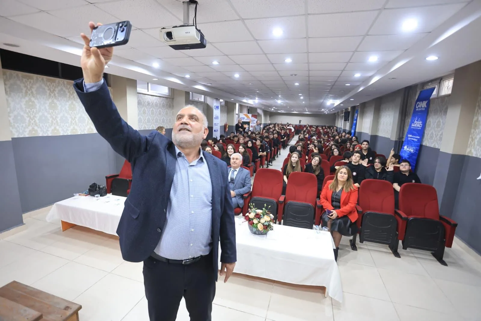Canik'te öğrencilere müjde: Gençlik kafe geliyor