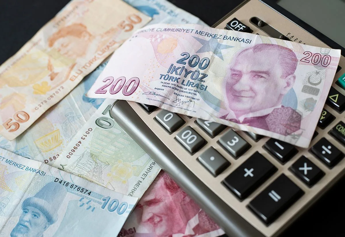 Asgari ücret ve emekli zammı için rakam verdi! İşte 2027 tahminleri