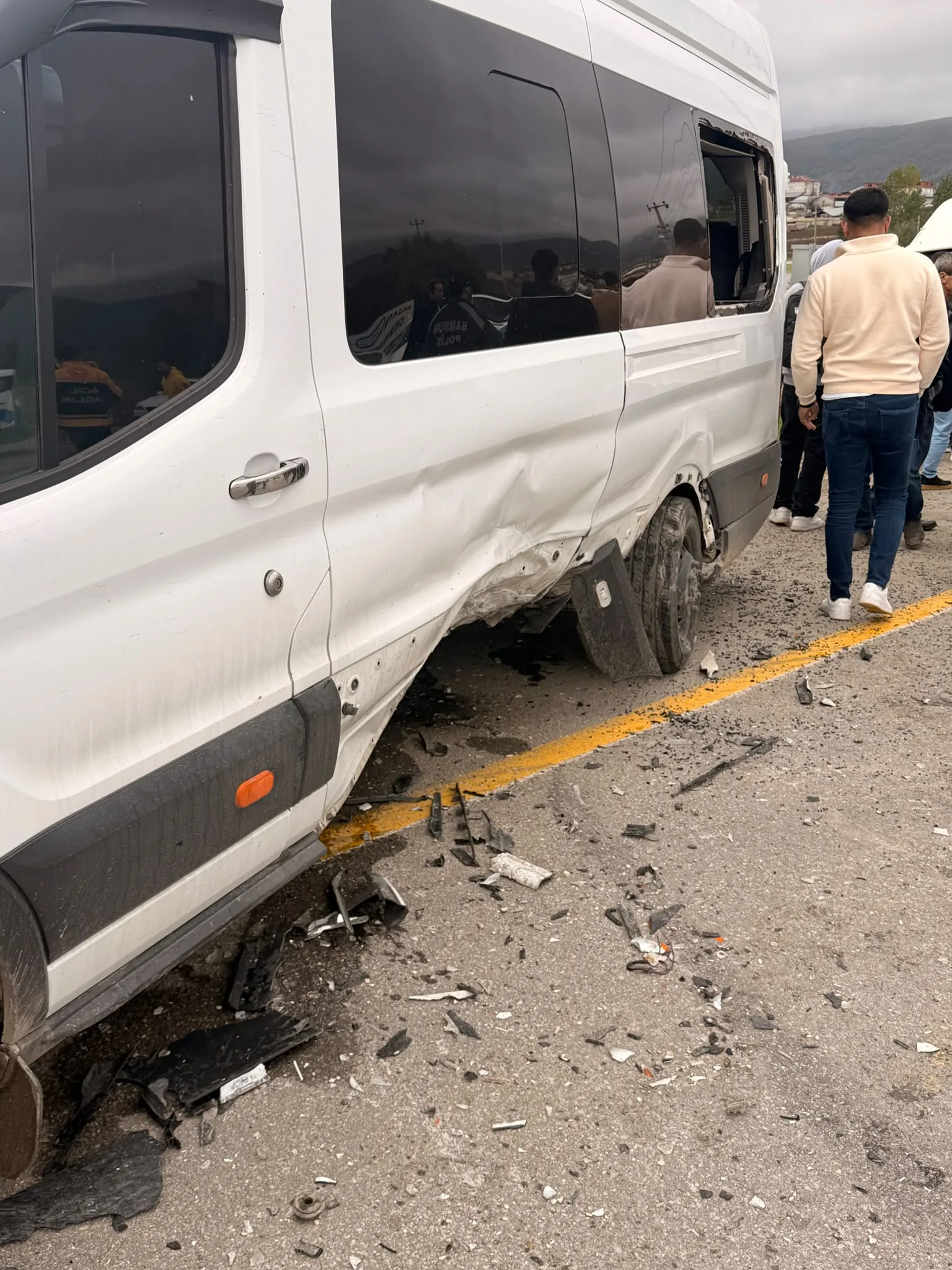 Samsun'da minibüsle otomobil çarpıştı: 2 kişi yaralandı