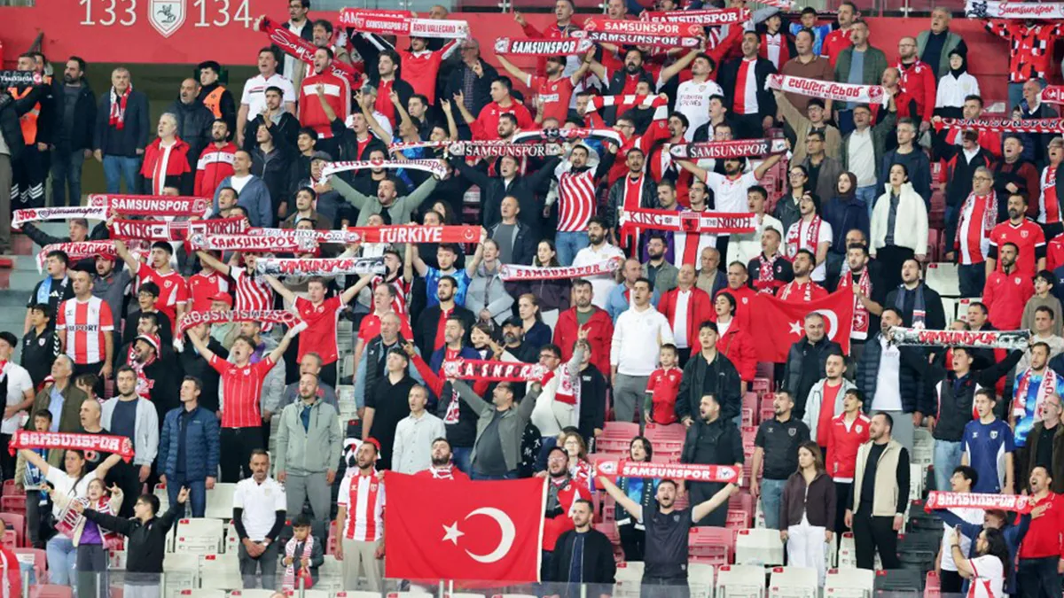 Samsunspor taraftarı Başakşehir deplasmanında biletleri tüketti