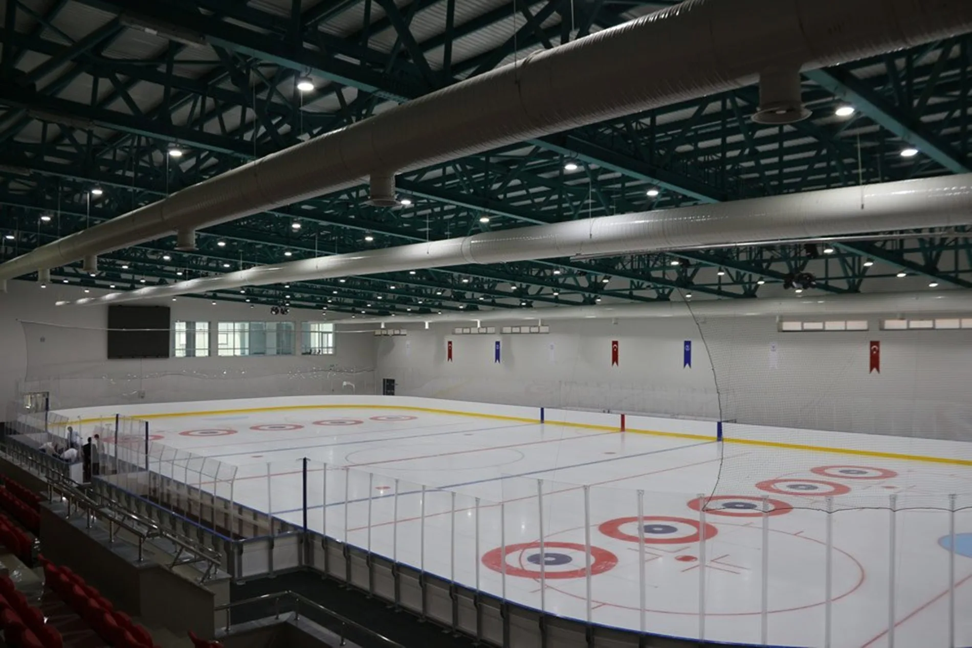 Samsun Buz Sporları Salonu’nda zemin komple yenilendi