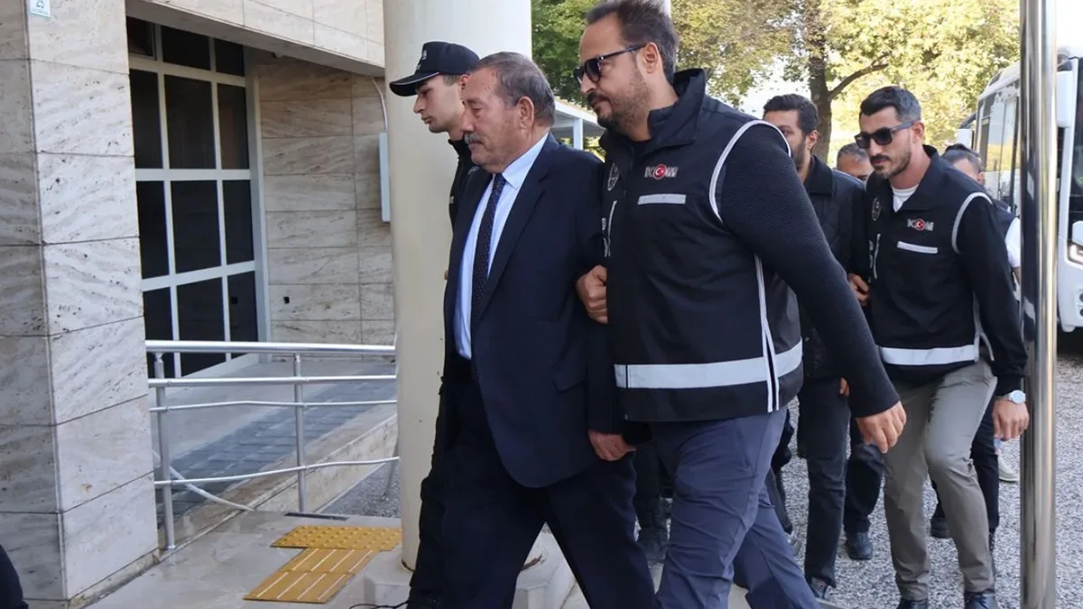 Milas Belediye Başkanı ve oğlu tutuklandı! 2,5 milyar liralık ihale dosyası