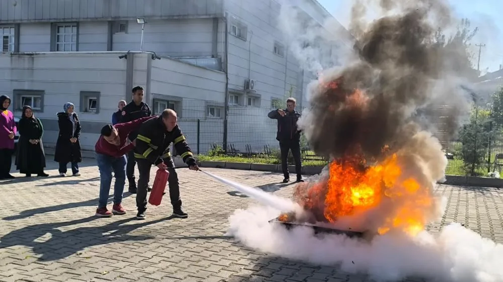 Vezirköprü’de personele yangın söndürme eğitimi ve tatbikatı