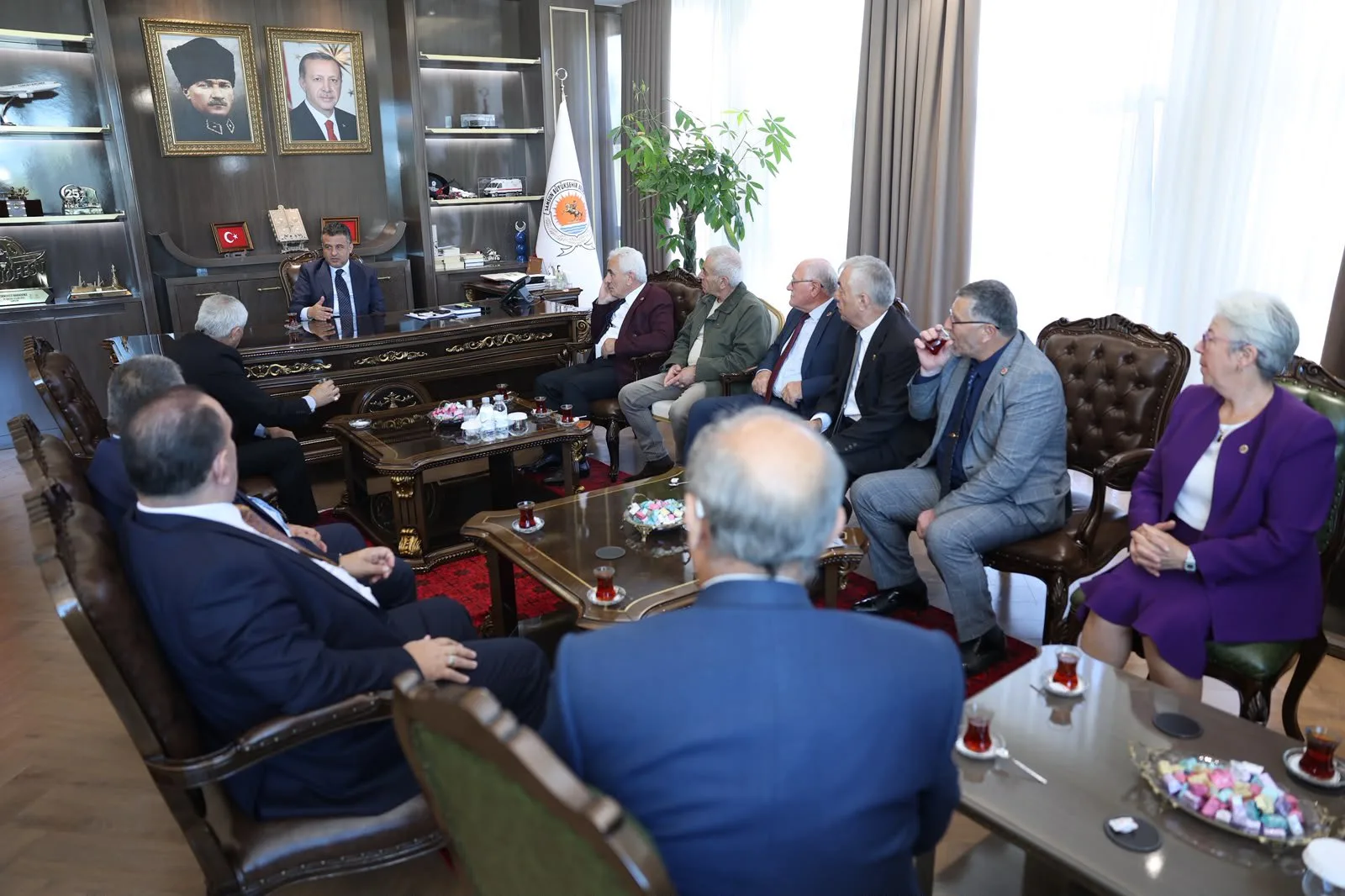 Samsun Büyükşehir Belediye Başkanı Halit Doğan, muhtarları ağırladı