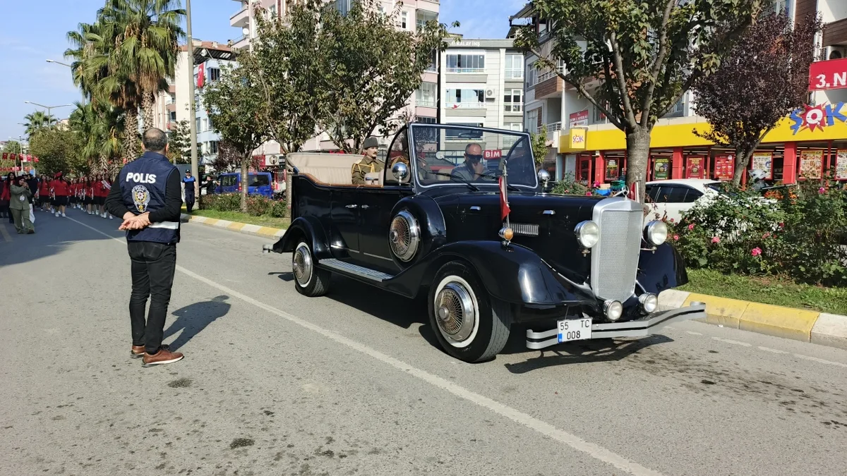 Bafra'da Cumhuriyet coşkusu! 103. yıl yürüyüşüne yoğun katılım
