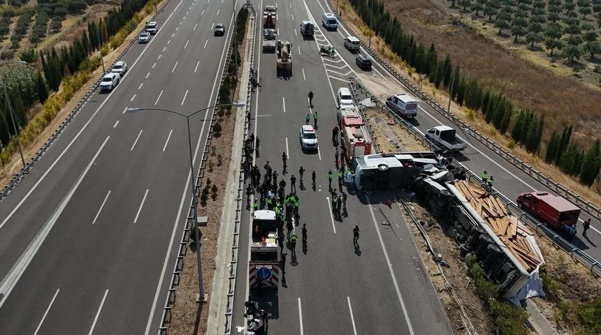 Manisa'daki feci kazada can kaybı yükseldi!