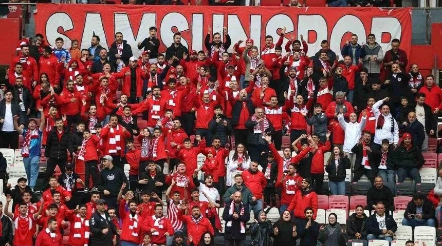 Samsunspor taraftarı Başakşehir deplasmanında biletleri tüketti - 4