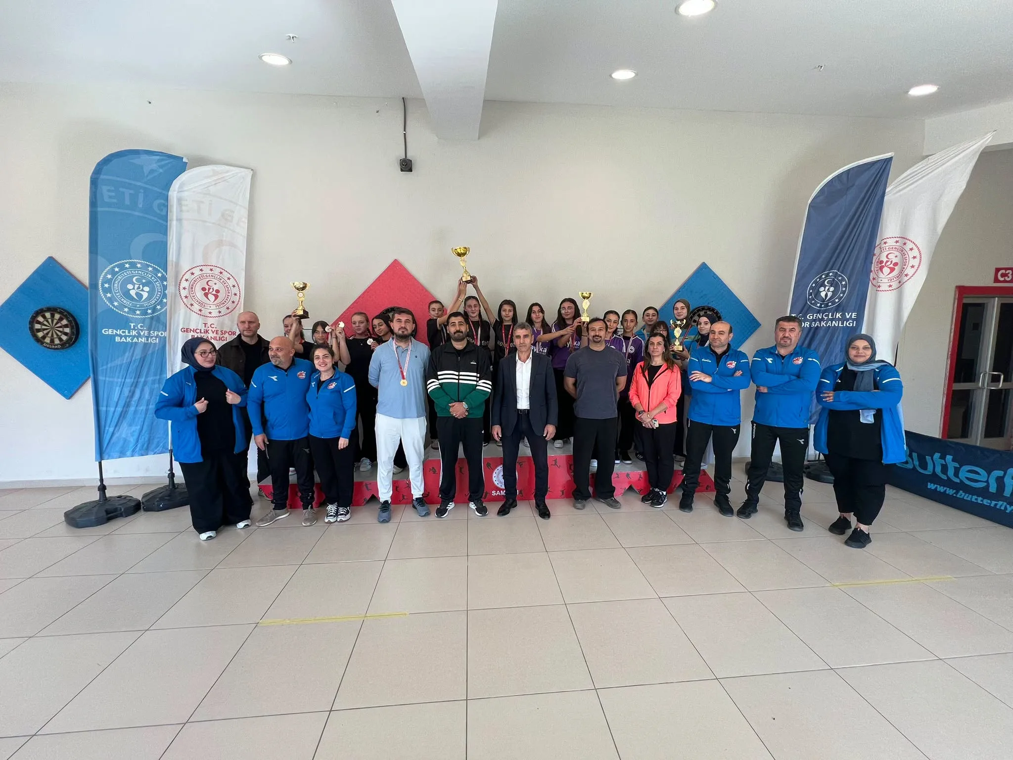 Samsun'da dart heyecanı! Vezirköprü okulları ilk üç sırayı kaptı