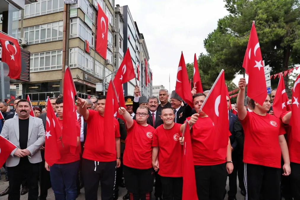 Samsun'da 1919 metrelik Türk bayrağıyla Cumhuriyet coşkusu - 12