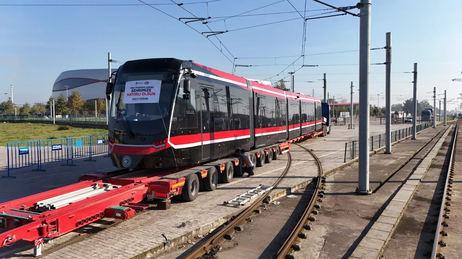 Samsun'un raylı sistem filosu büyüyor: 12 tramvaydan dördüncüsü ulaştı