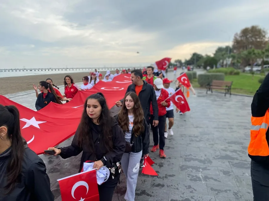 LÖSEV Samsun'dan 29 Ekim'e özel kutlama: 29 metrelik Türk bayrağı açıldı - 6