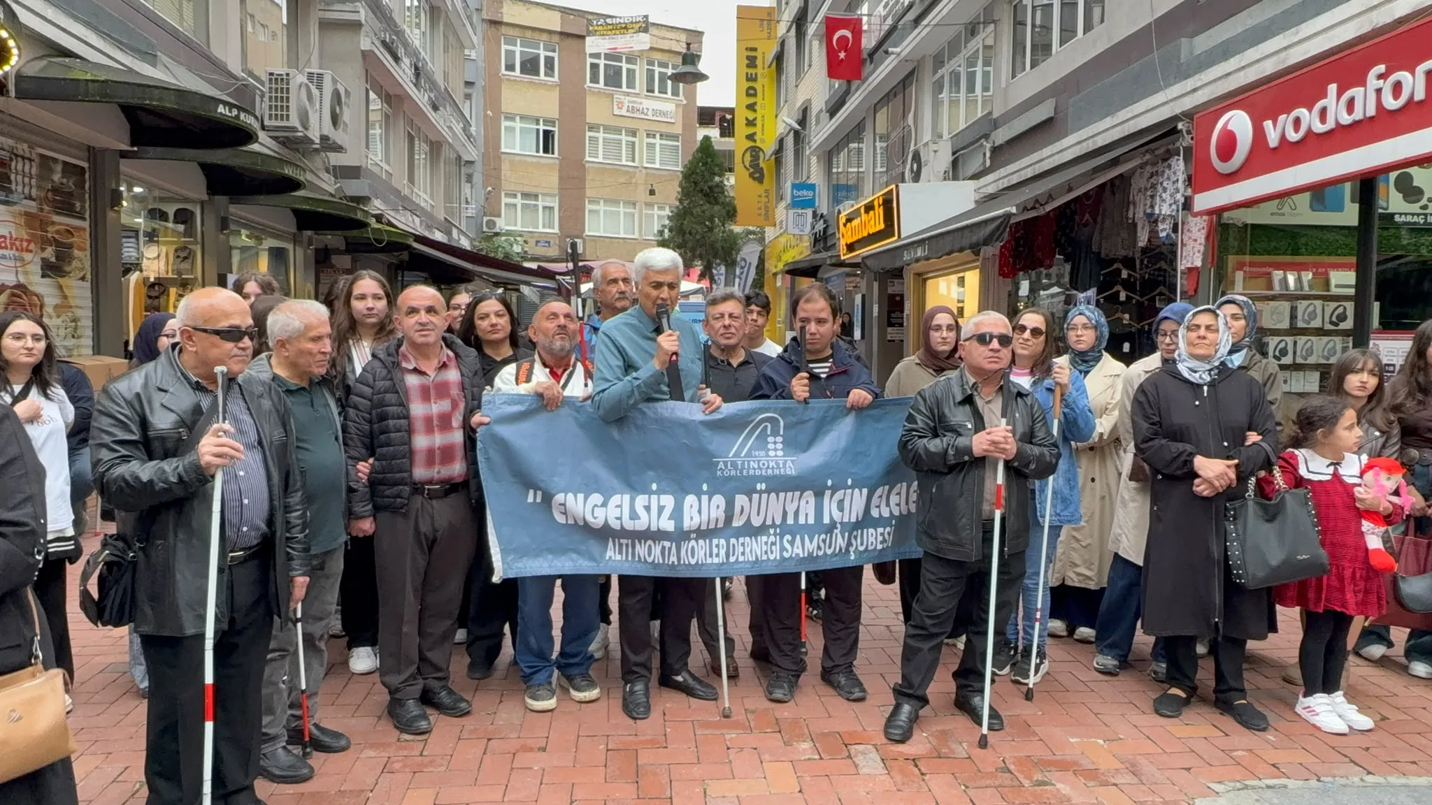 Samsun'da görme engellilerden çağrı: Eve kapanmak istemiyoruz!