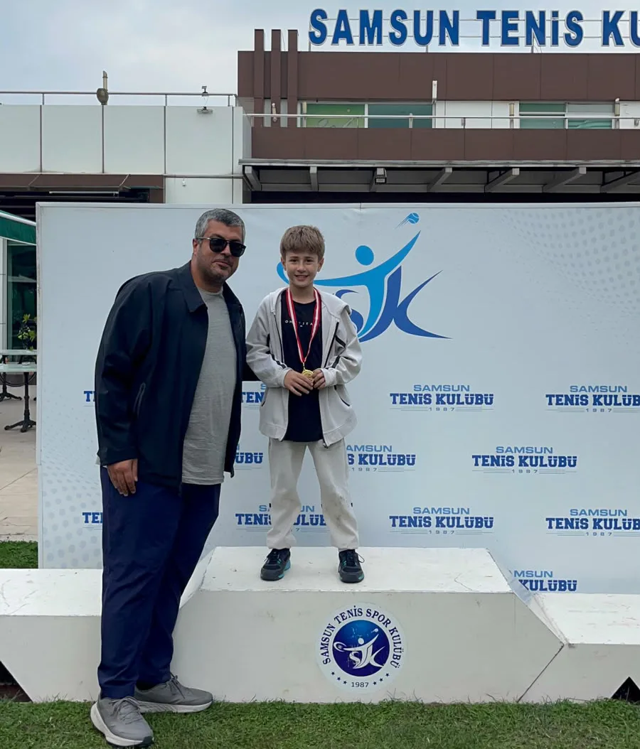 Samsun'da minik tenisçiler madalyalarına kavuştu