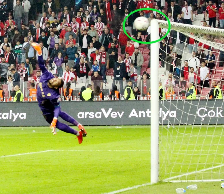 Samsunspor'un direklerle başı dertte: 8. kez gole takıldı
