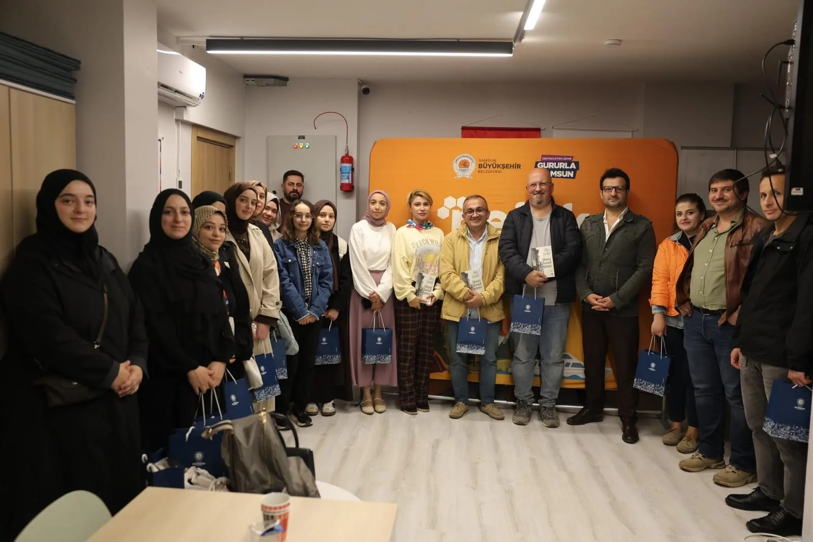 Samsun'da kitap tutkunları Petek Genç'te buluşuyor
