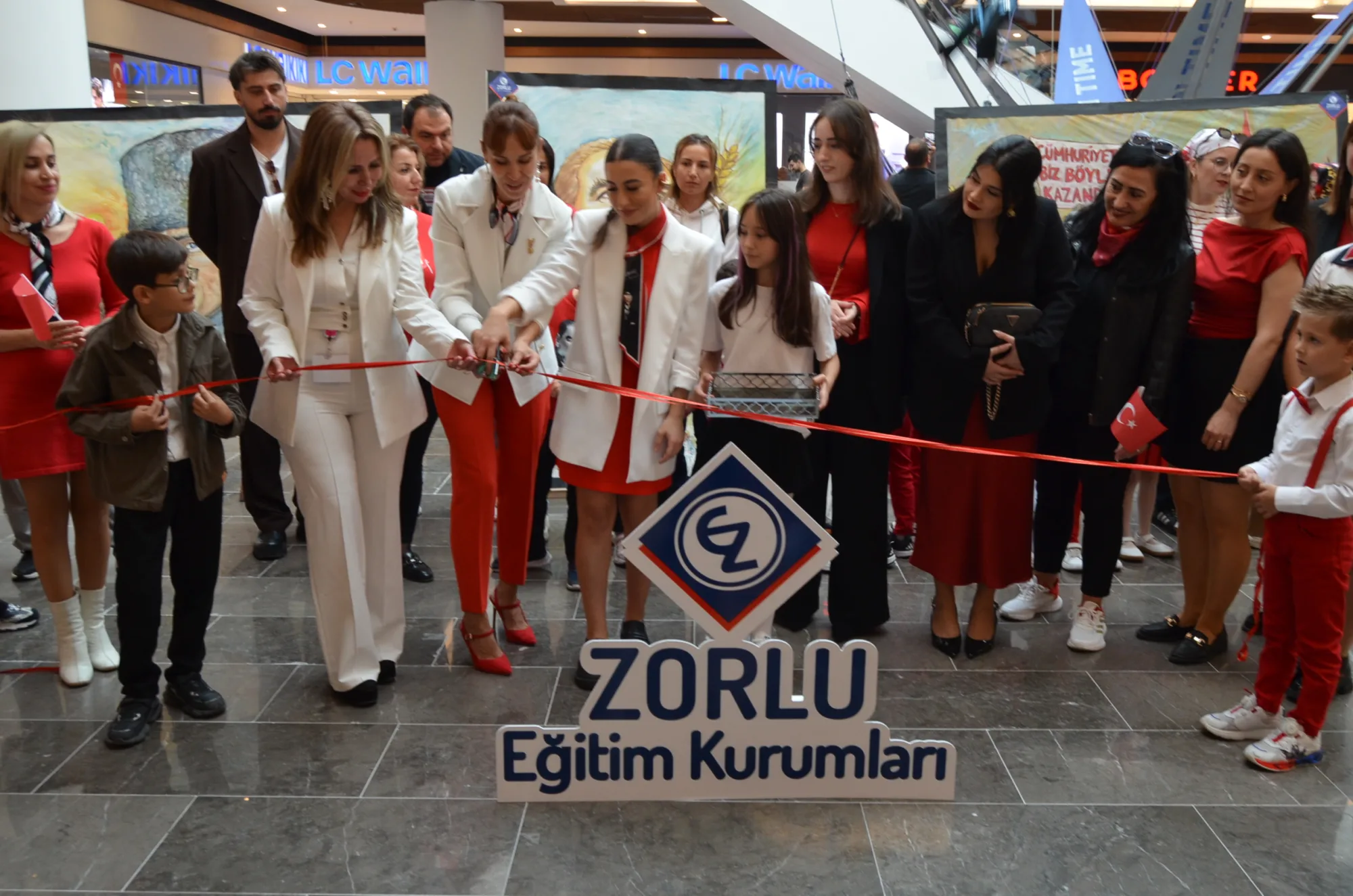Zorlu Eğitim Kurumları Cumhuriyetin 103. Yılını Coşkuyla Kutladı