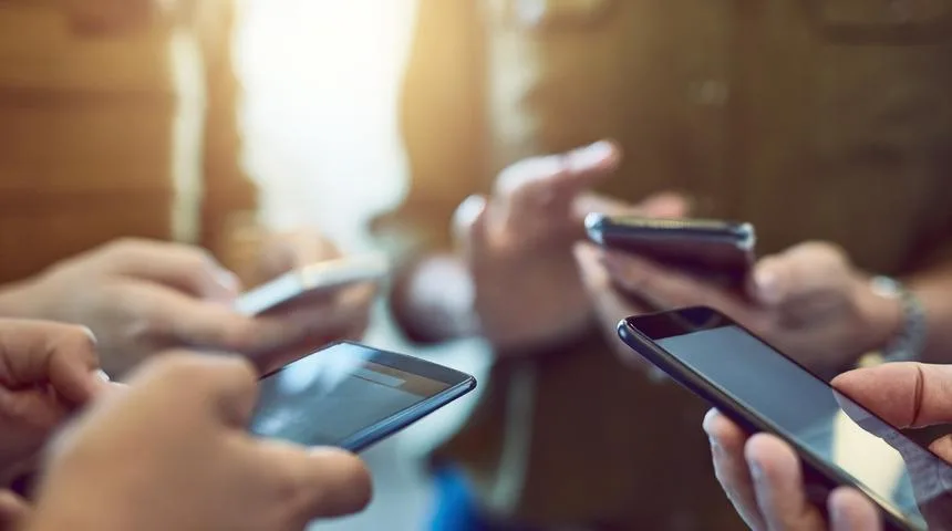 Akıllı telefon pazarı 14 yılın en düşük seviyesinde! Apple payını artırdı