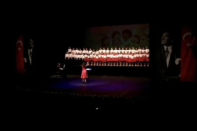 Samsun Devlet Opera ve Balesi Çocuk Korosu Cumhuriyet Bayramı'nda konser verdi