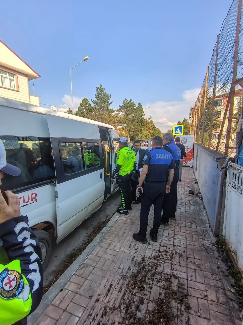 Ladik'te öğrenci servislerine denetim! Kural ihlallerine ceza