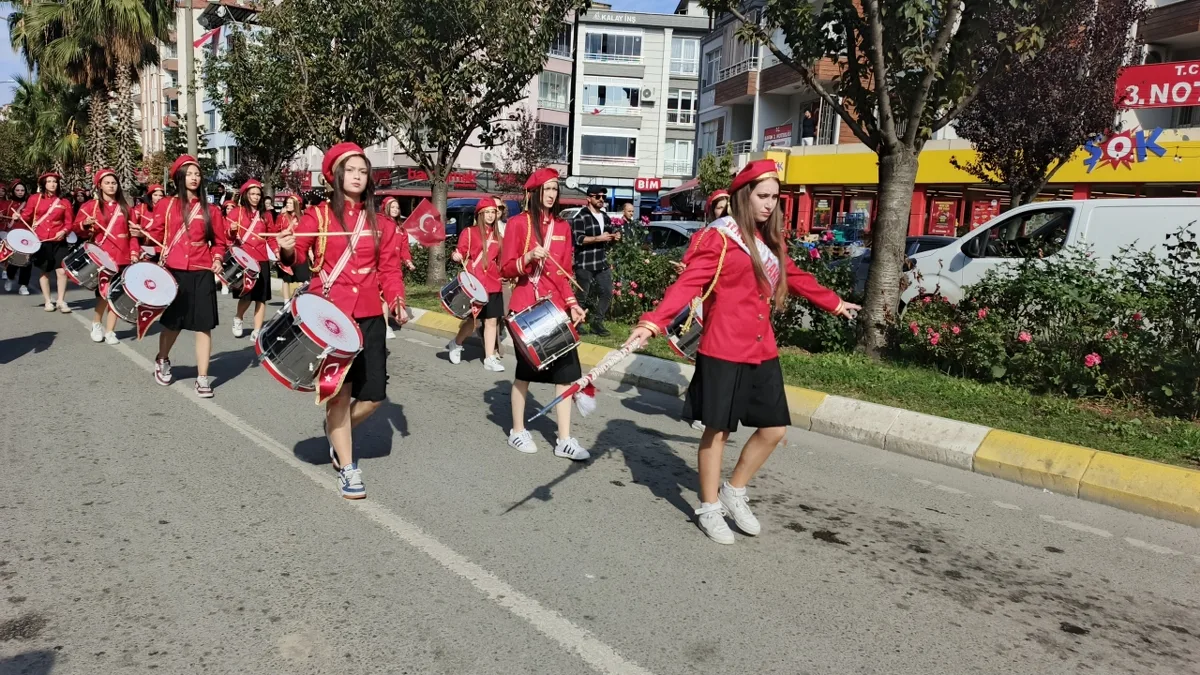 Bafra'da Cumhuriyet coşkusu! 103. yıl yürüyüşüne yoğun katılım