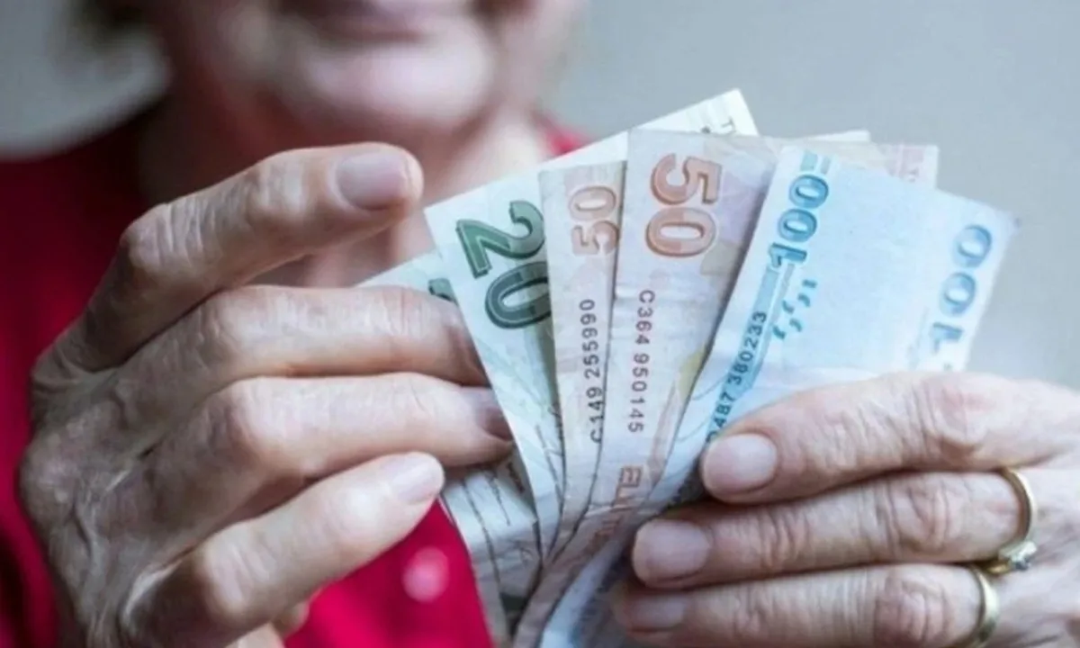 Emekli zammında yeni formül gündemde! 65 yaş üstüne farklı artış seçeneği