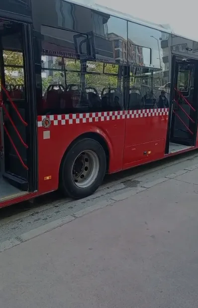 Samsun'da seyir halindeki halk otobüsünde panik! Yolcular tahliye edildi
