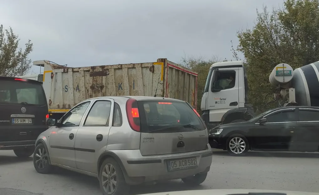 Samsun'da her sabah aynı trafik çilesi sürücüleri isyan ettiriyor