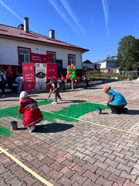 Samsun’da ilkokul öğrencilerine yeni spor alanı oluşturuldu