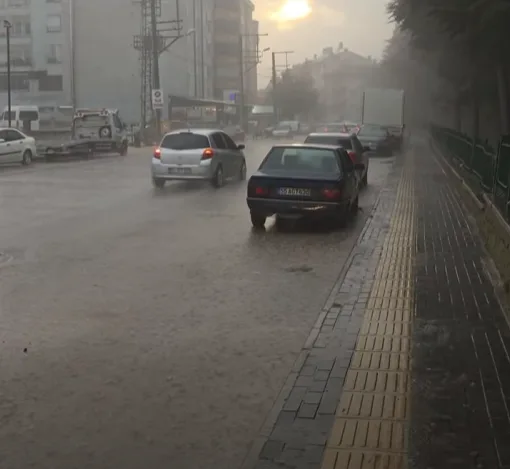 Samsun'da aniden bastıran sağanak hayatı olumsuz etkiledi - 5