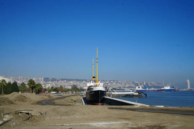 Samsun'da karadan yürütülen Bandırma Vapuru'nun yeni yerinde çalışmalar sürüyor