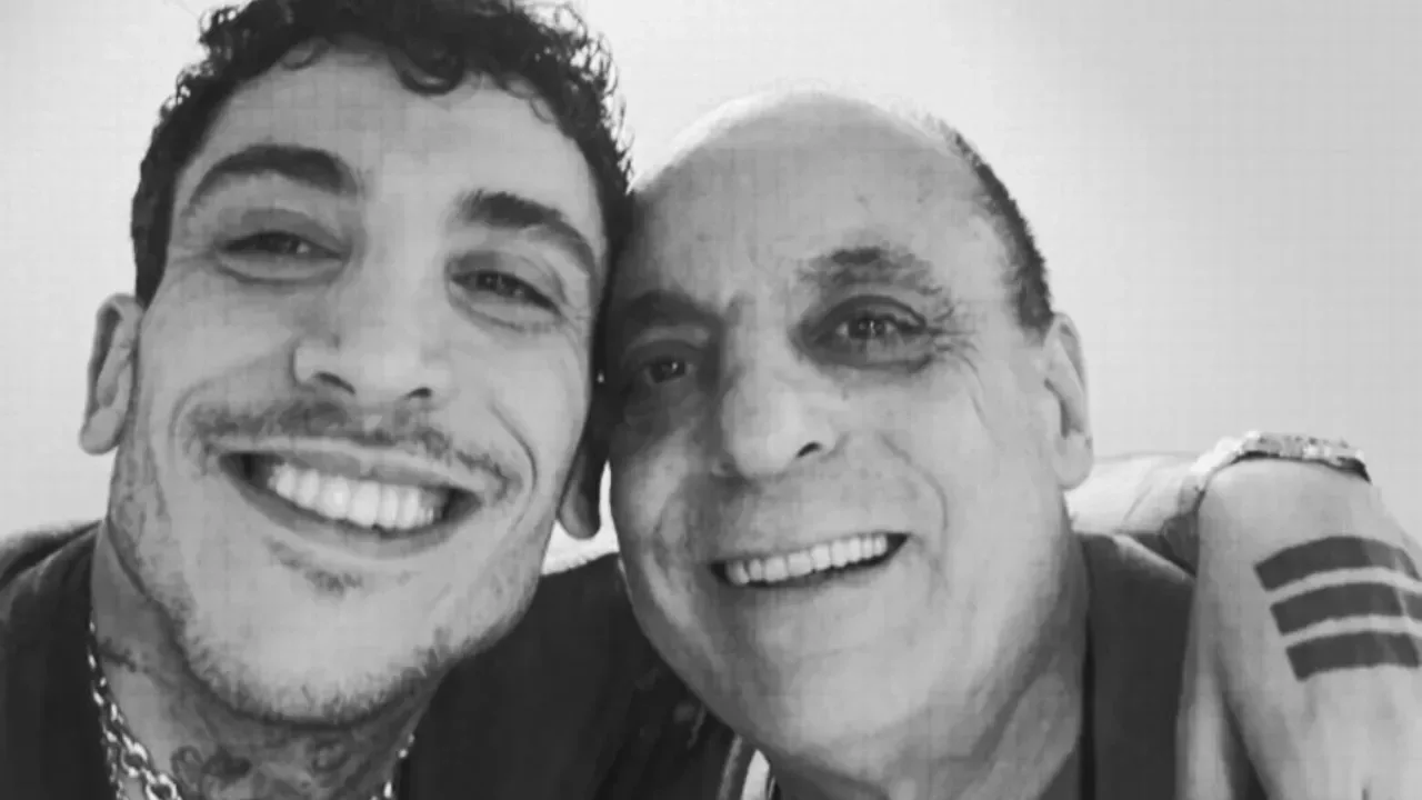 Ünlü şarkıcı Can Bonomo babasını kaybetti: Babasına böyle veda etti