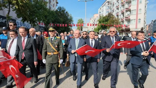 Bafra'da Cumhuriyet yürüyüşü düzenlendi
