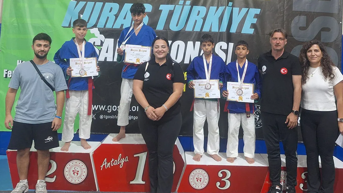 Samsunlu sporculardan Kuraş Türkiye Şampiyonası'nda 3 madalya