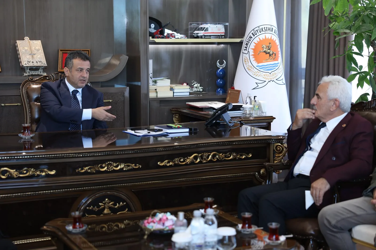Samsun Büyükşehir Belediye Başkanı Halit Doğan, muhtarları ağırladı