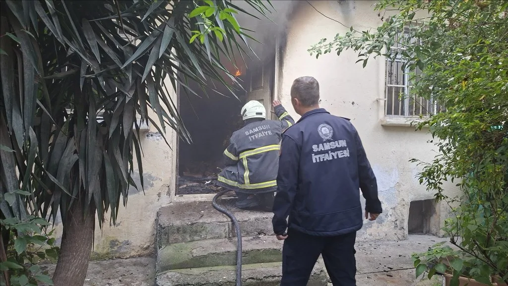 Samsun'da faciadan dönüldü! Binada çıkan yangın söndürüldü