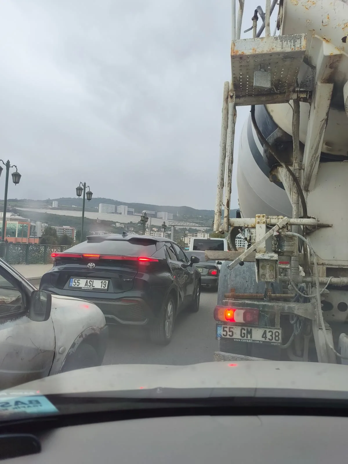 Samsun'da ağır tonajlı araçlar trafiği felç etti