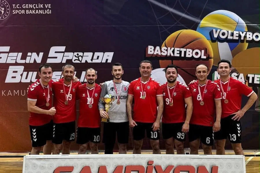 Samsun Emniyeti üç branşta tur atladı! Faruk Aydın'dan tebrik