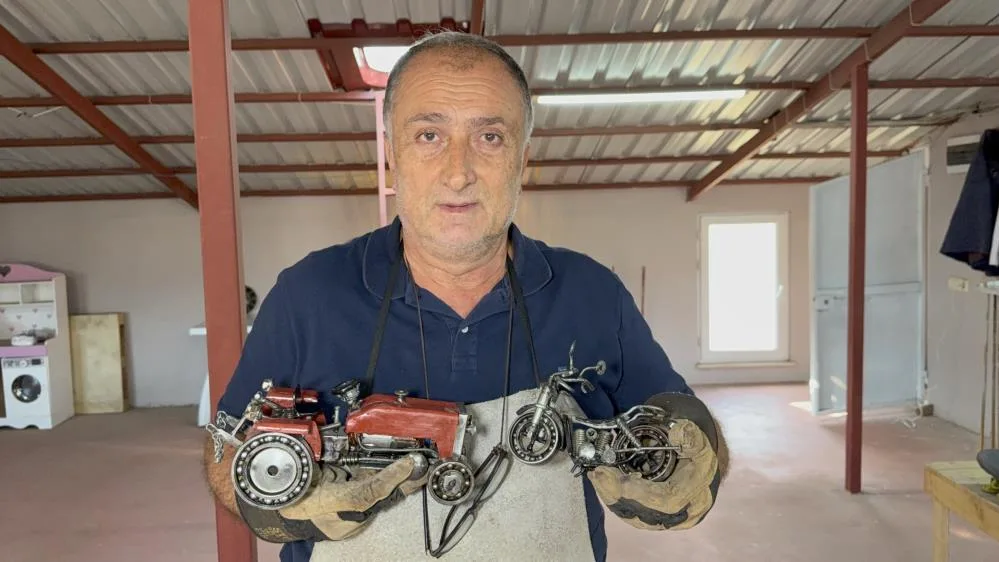 Samsun'da sağlık memurunun hurda tutkusu! Sanata dönüştürüyor