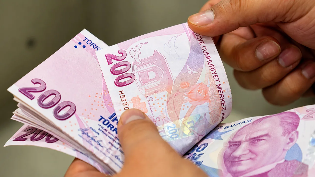 Araç sahipleri dikkat: Akaryakıta peş peşe zam geliyor