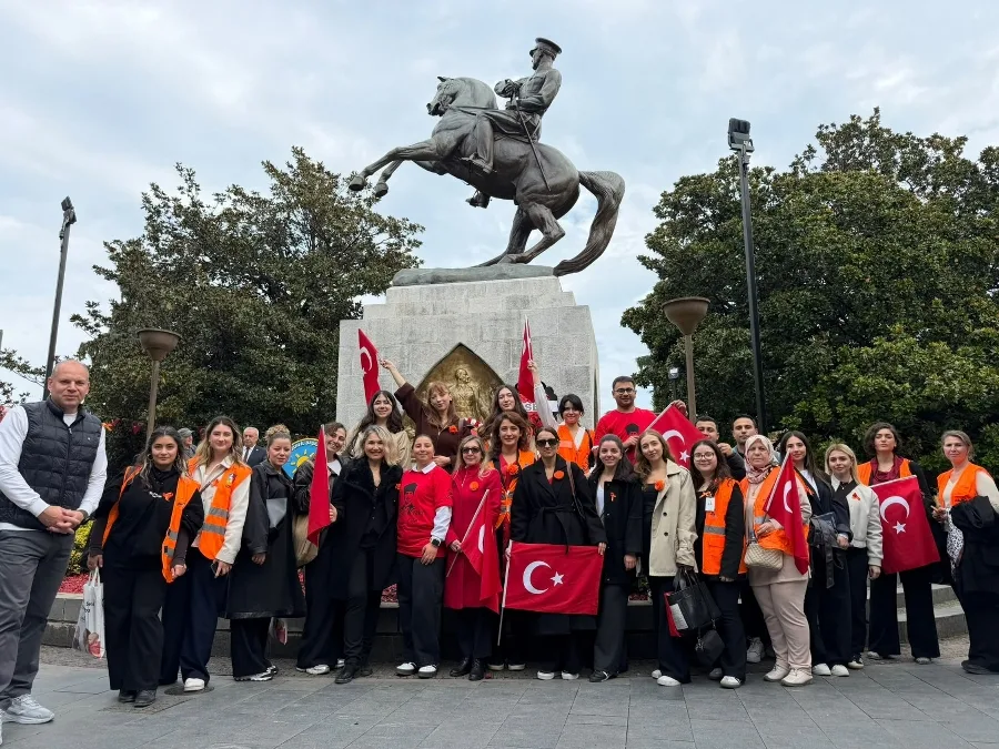 LÖSEV Samsun'dan 29 Ekim'e özel kutlama: 29 metrelik Türk bayrağı açıldı - 2