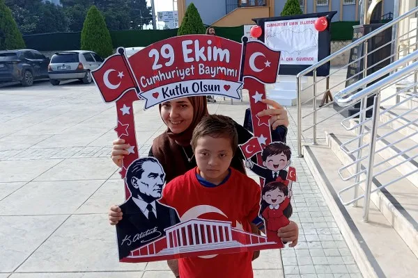 Havza'da özel öğrencilerden Cumhuriyet Bayramı kutlaması