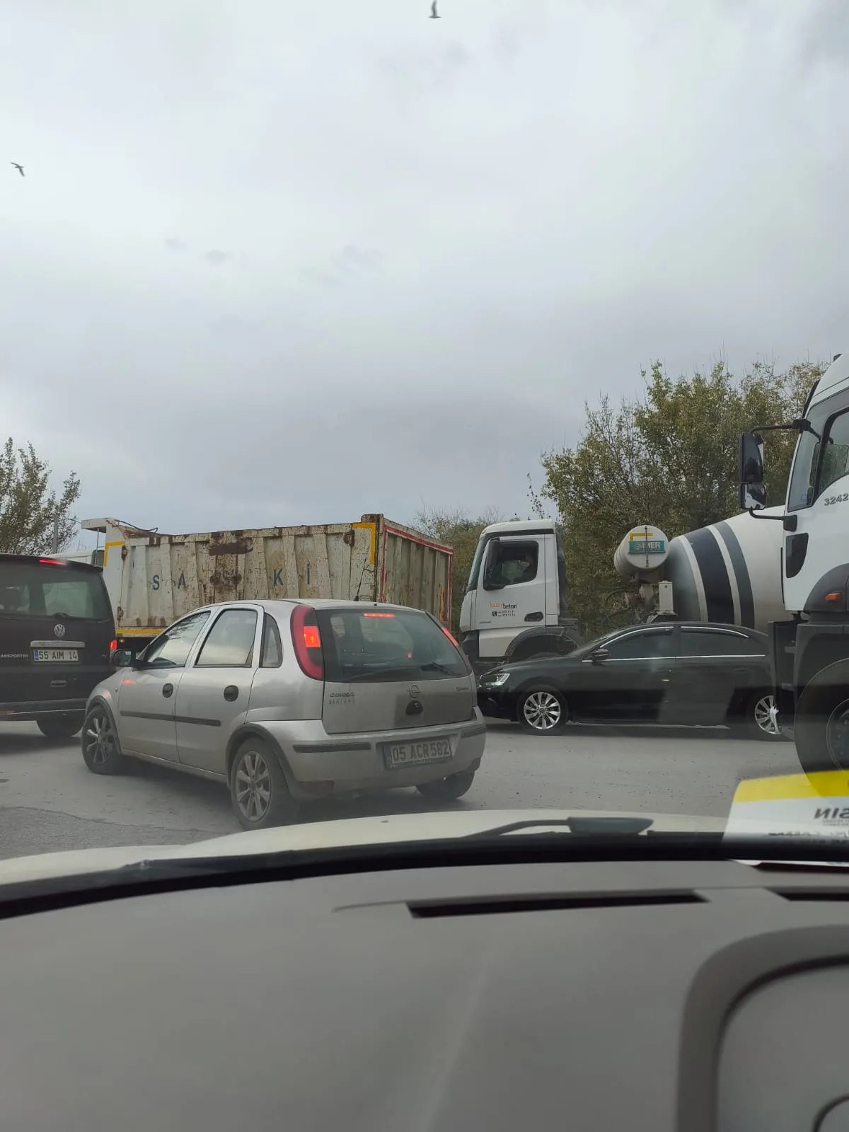 Samsun'da ağır tonajlı araçlar trafiği felç etti