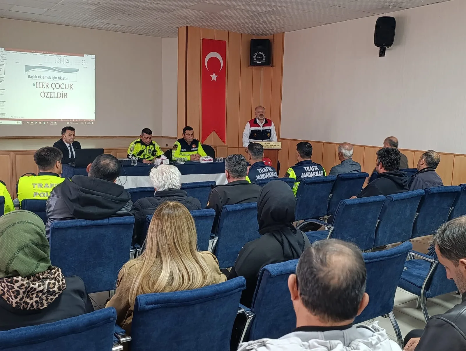 Samsun'da okul servis şoförlerine uyarı! Trafik kuralları hatırlatıldı