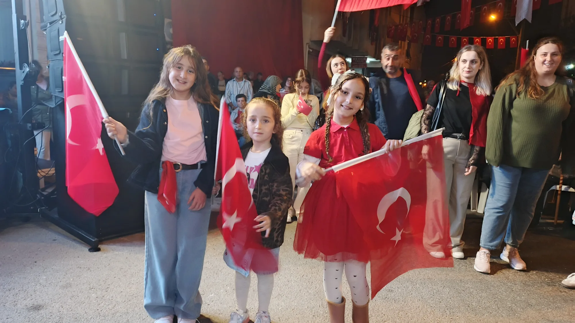 Samsun Bafra'da Cumhuriyet coşkusu! Yüzlerce kişi sokaklara döküldü