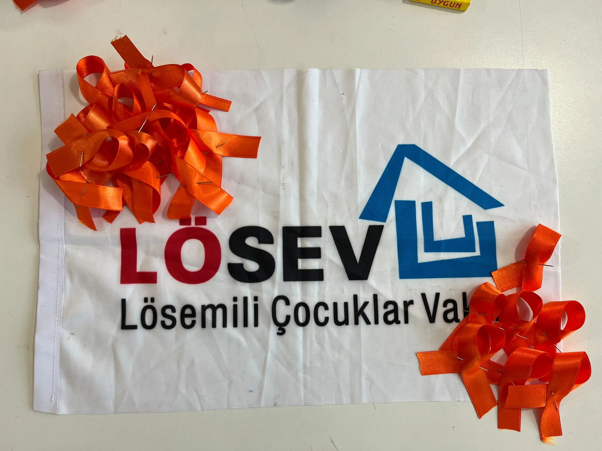 LÖSEV Samsun'dan lösemili çocuklar için turuncu kurdeleli destek